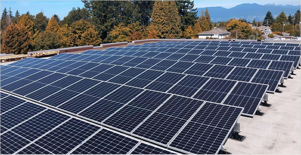 Impermeabilización de cubiertas con placas solares